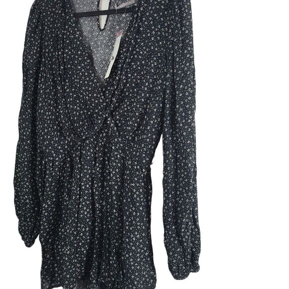 Urban Outfitters Black Mona Surplice Long Sleeve Romper M Womens Key Hole NWT - Picture 5 of 13